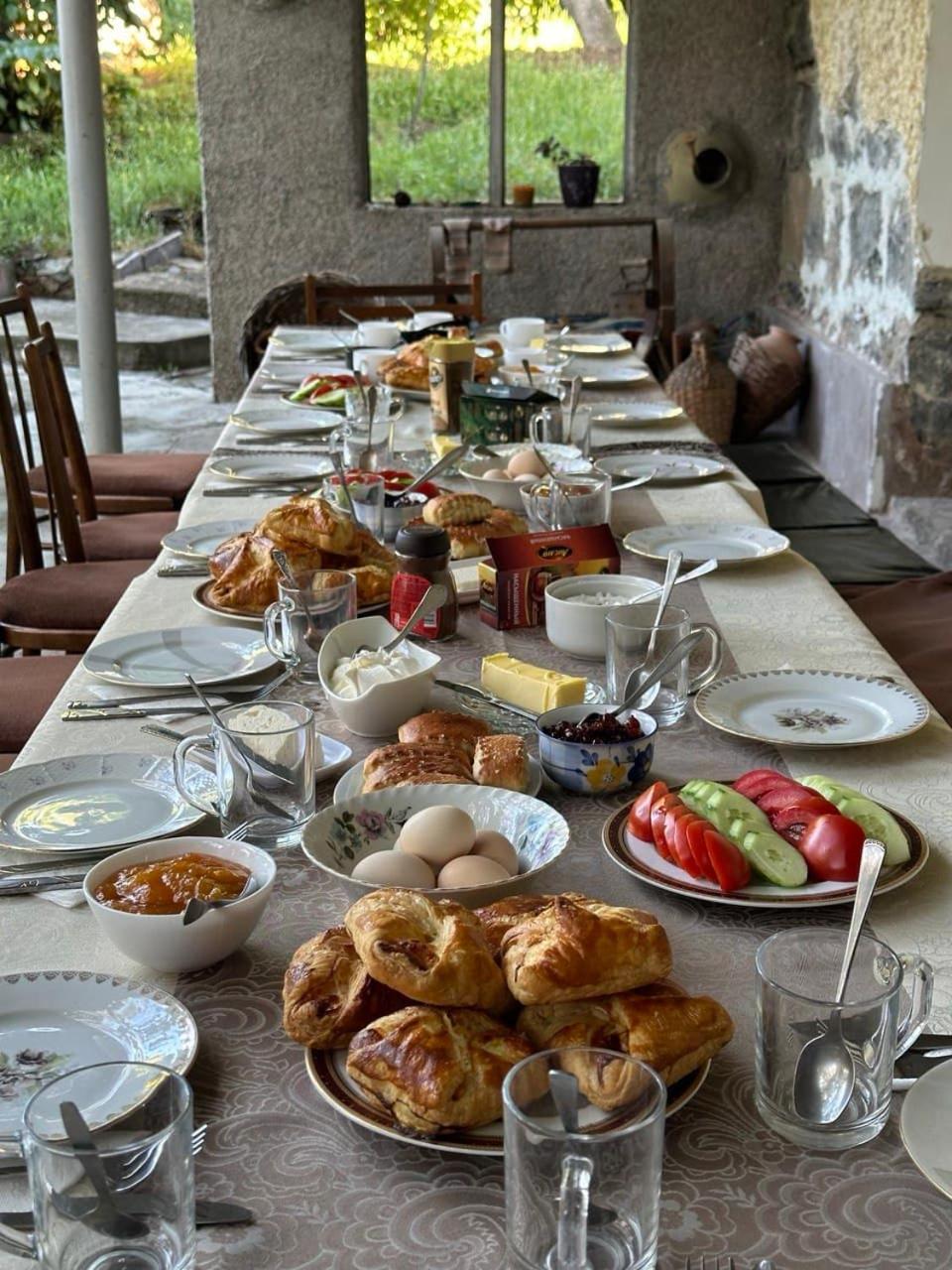 B&B Ruzan Yeghegnadzor ภายนอก รูปภาพ